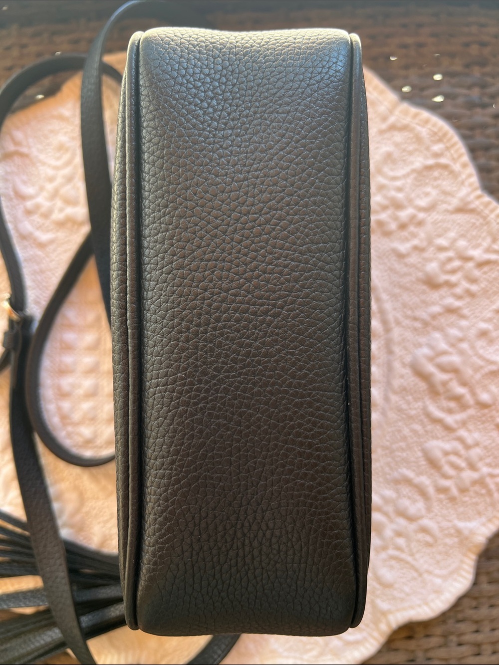 Gucci SoHo Disco Black pebbled Leather Crossbody w/ gold hardware & liner - Picture 6 of 15